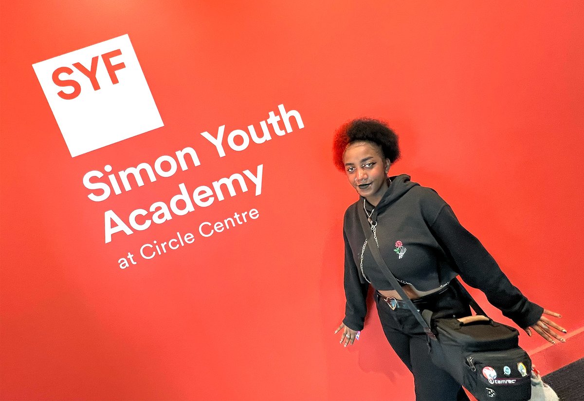 SimonYouthAcad's tweet photo. Congrats to Ms. Hunt! Our newest
@SimonYouthAcad Circle Centre Indy graduate. Well done!

#SYFmeansgraduation https://t.co/WDlfbMJ4Dv