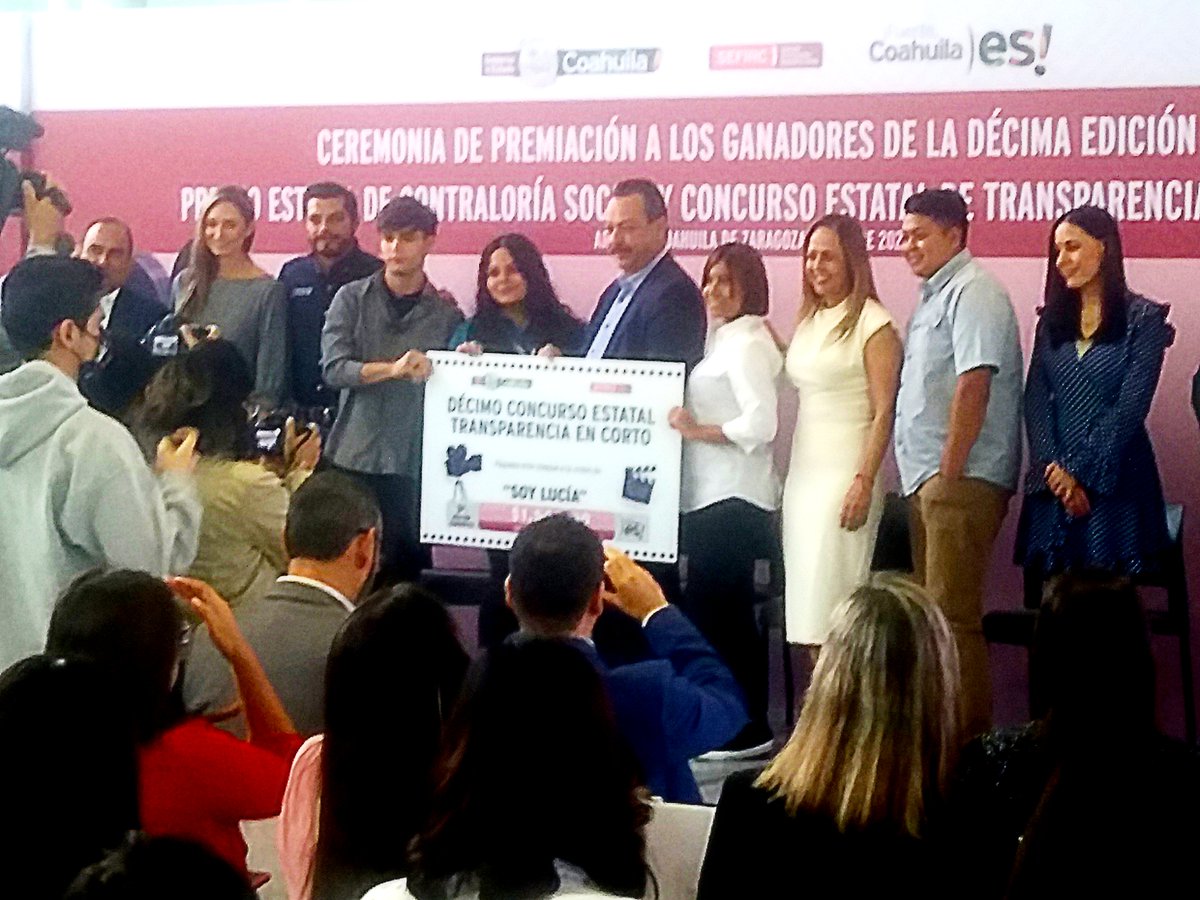 UTnortecoahuila's tweet photo. Recibimos Mención Honorífica con el cortometraje “Soy Lucía”, realizado por alumnos de 4° de Tecnologías de la Información Área Desarrollo de Software Multiplataforma, en la premiación del Concurso Estatal de Transparencia en Corto 2022, participaron 30 cortometrajes. #NuevoRumbo https://t.co/8TOBBMRw7v