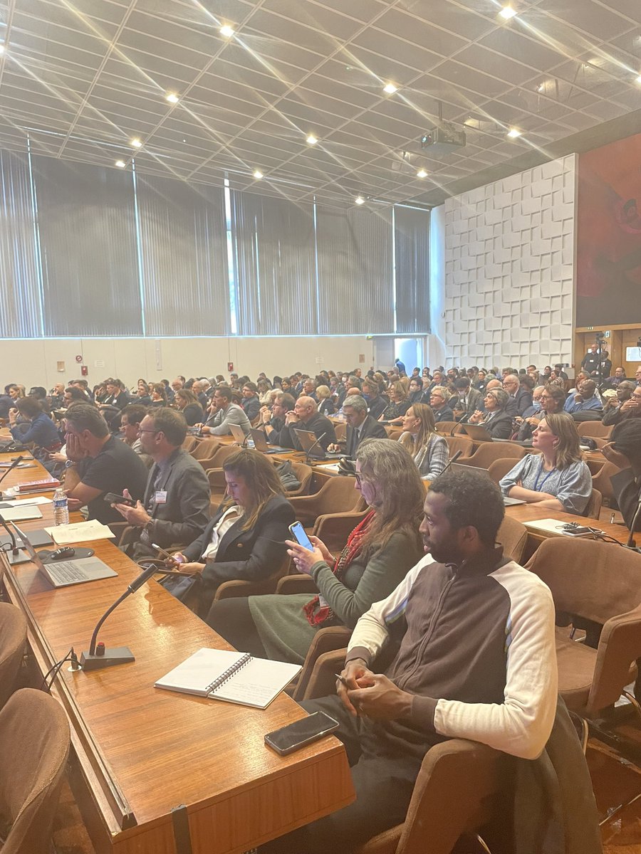 CNFUnesco's tweet photo. L’avenir du programme des #chairesUnesco par les commissions nationales avec la @cnfunesco. Les Sous directeurs généraux de l’#Unesco ont souligné l’engagement intellectuel et intersectorielle des Chaires dans les programmes de l’UNESCO. https://t.co/zUYSN3tkCW