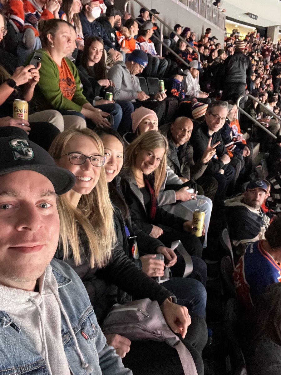 lorilop's tweet photo. A wonderful evening enjoying the ⁦@EdmontonOilers⁩ game with our ⁦@CHWorldCup⁩ partners and friends from ⁦@RichmondSH⁩! #sporttourism #sec22 #gotgame https://t.co/yxCt0Qx87N