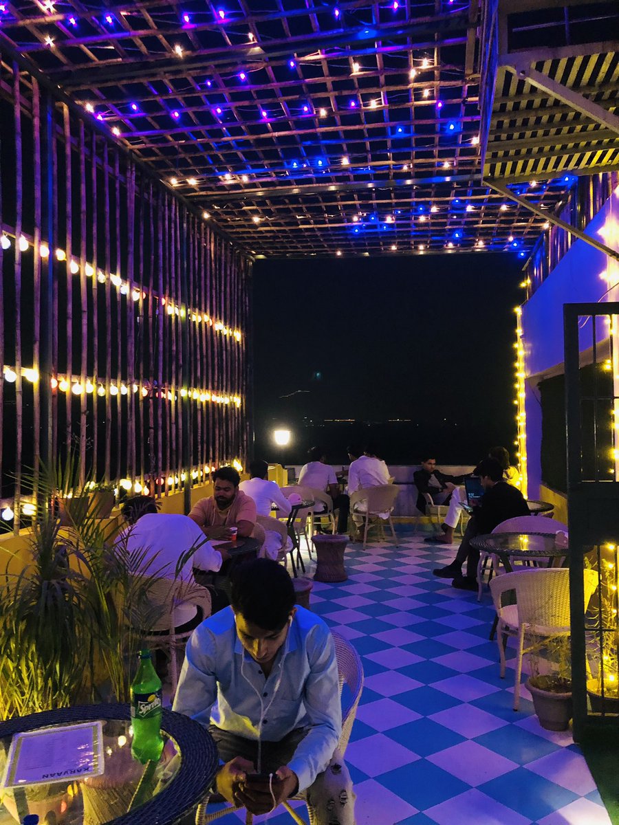cafekarvaan's tweet photo. Cafe Karvaan evenings be like ✨ https://t.co/kDKgJ7totq
