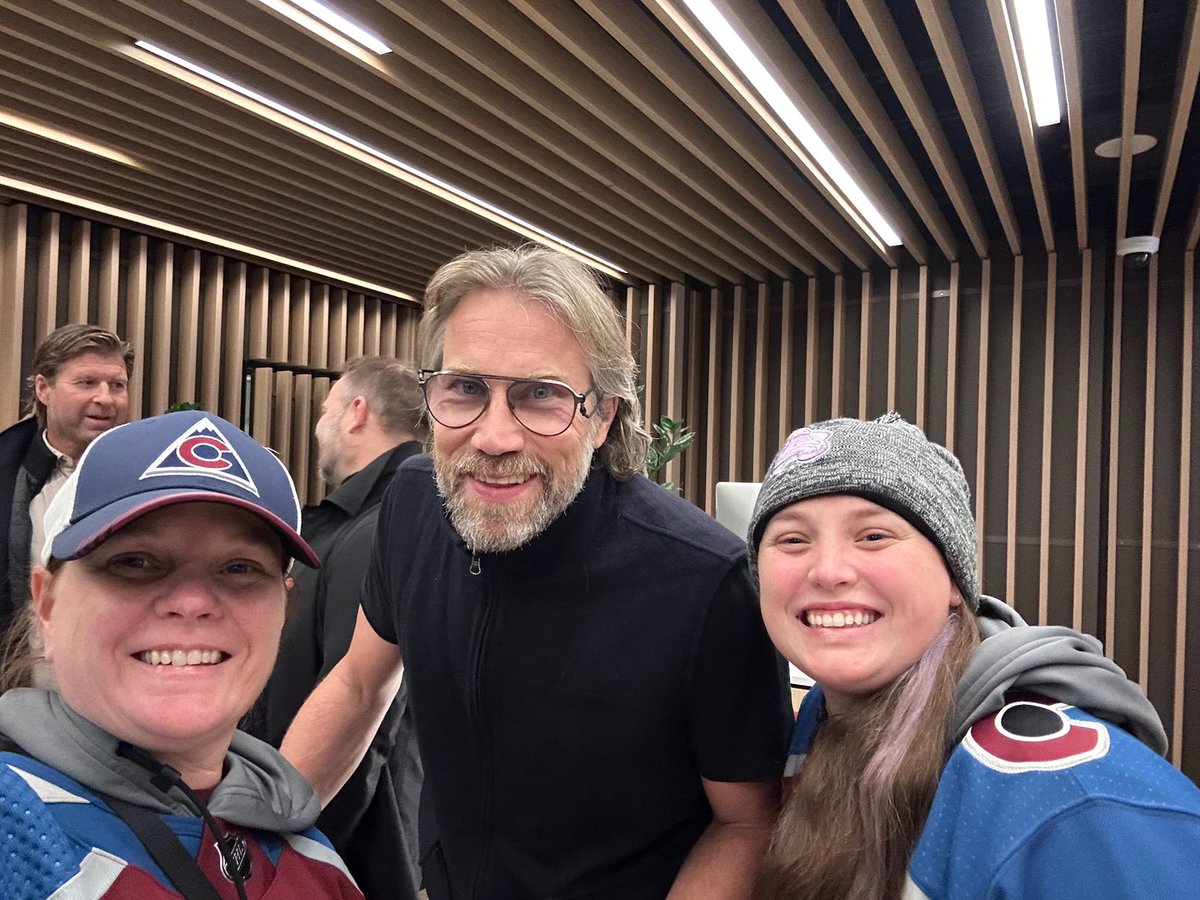 When you run into a great too 💓 @Avalanche #GoAvsGo #NHLGlobalSeries