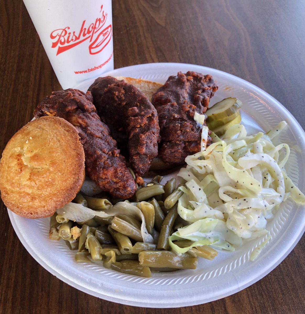 bishopsmeat3's tweet photo. For hot chicken enthusiasts, we offer hotter heat levels above mild, medium and HOT! Cool the heat with a side of creamy coleslaw, and if you don’t want any heat, Southern fried chicken is always on the menu too! 😍
#SpiceUpTheWeekend
#BishopsMeat3 https://t.co/IFOEZXQOlY