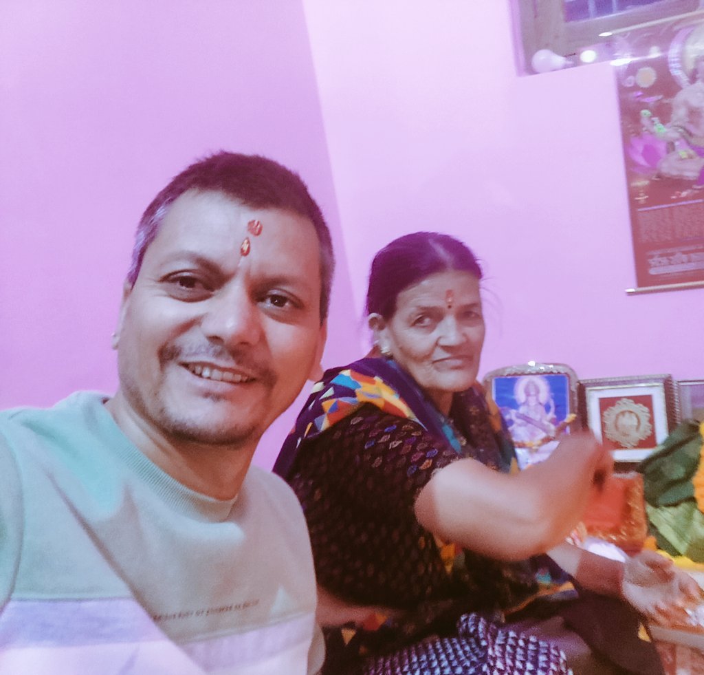 rautelabjp's tweet photo. #SelfieWithFamily आज सीएम @ukcmo श्री @pushkardhami के आह्वाहन पर सपरिवार बूढ़ी दिवाली ईगास पर्व हर्षोल्लाष के साथ मनाया। https://t.co/zgEL8QS7nQ