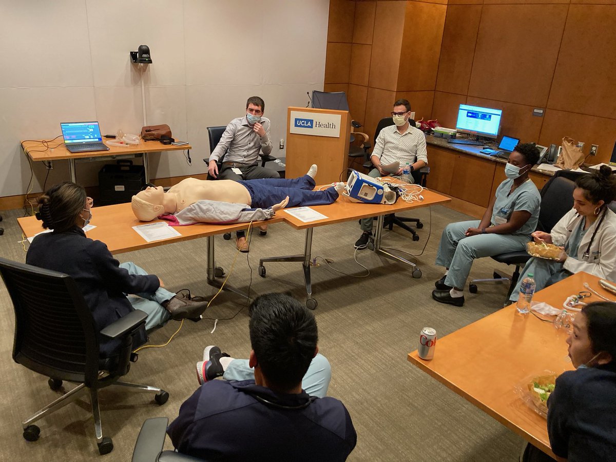 Another fun day running our monthly #InSituSim sessions with the outstanding Dr. Cope! In this new curriculum, we bring sim to our residents and students on wards for high yield 30 min learning!