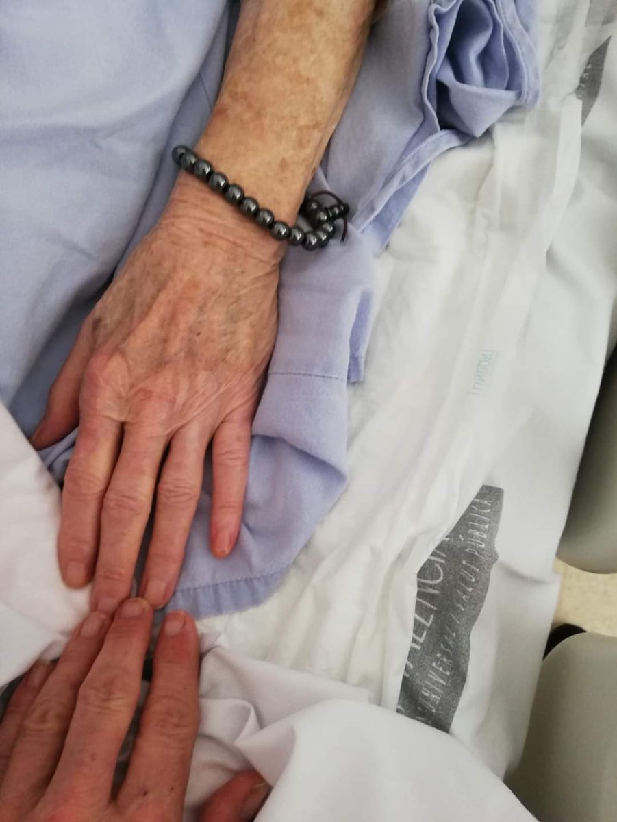 belmotilla's tweet photo. #diamundialdelcuidador
#diacuidador
Durante 12 años cuide a personas, mayores, malit@s, pero me di cuenta que además de sus cuidados personales, necesitan mucho amor y cariño. Tuve la suerte de cuidar de mi madre #AngiGines ❤️hasta que se marcho 😭
@SUPERCUIDADORES https://t.co/ex7KtKJUDX
