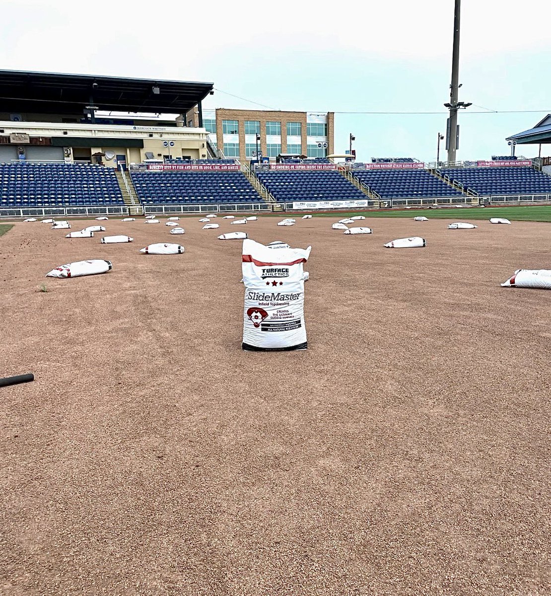 Turfaceproducts's tweet photo. Slidemaster Infield Topdressing. Speaks for itself 👏🏼

📸: @d_hannah22
#Turface @TurfaceC #Slidemaster https://t.co/xHLm1wBFUU