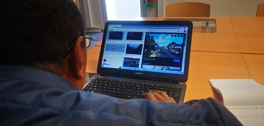IFDEV78's tweet photo. #integration apprendre à utiliser un moteur de recherche ou une application pour accéder aux sites institutionnels et réussir ses démarches administratives. 
Un groupe qui n'a pas démérité. 👏 👏 @DIRefugies @Prefet78 @MariaGeusa1 @ManteslaJolie_ https://t.co/nWJgKecabP