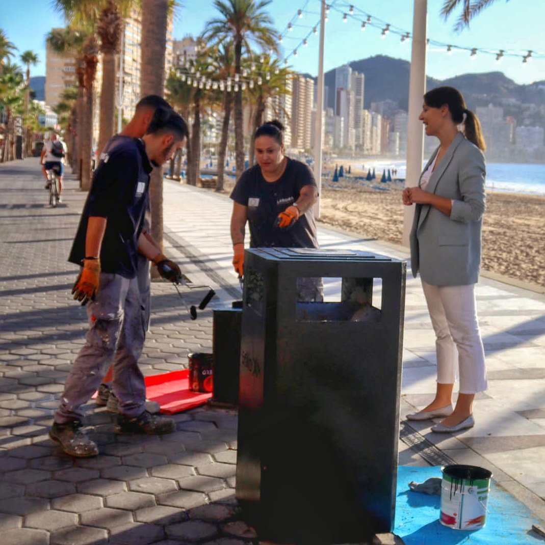benidormlive's tweet photo. PROGRAMAS DE #EMPLEO EN BENIDORM
A lo largo de los últimos once meses, personal de los programas de empleo #Empuju y #Ecovid han realizado tareas de mantenimiento y acondicionamiento de espacios públicos en diferentes zonas de #Benidorm. https://t.co/DIgWMP7hNN