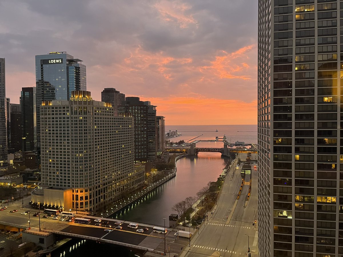 #AHA22.  Beautiful Day in Chicago.  Welcome to the start of AHA Scientific Sessions.  View from my Hotel.  <a href="/UCLANursing/">UCLA School of Nursing</a> <a href="/CVSNHeart/">Cardiovascular and Stroke Nursing</a>