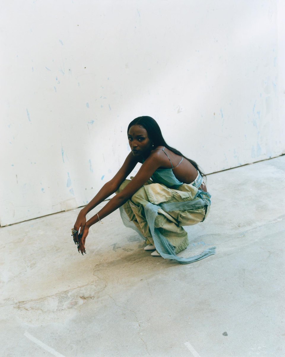 « IOTA » IS COMING OUT IN 7 DAYS ONLY !!!! I can’t wait mes amouuuursss plus que 7 jours !!! 
 
Picture and interview For <a href="/lemonde_M/">Le magazine du Monde</a> 💙