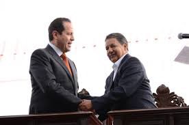 dariocelise's tweet photo. Se dice que @eruviel_avila tiene pláticas avanzadas con @higinio_mtz, su amigo desde hace dos décadas, desde que fueron los dos líderes parlamentarios en el congreso local.

Higinio habría convencido a Eruviel de sumarse al proyecto de @delfinagomeza…¿será? https://t.co/k05hWAdKON