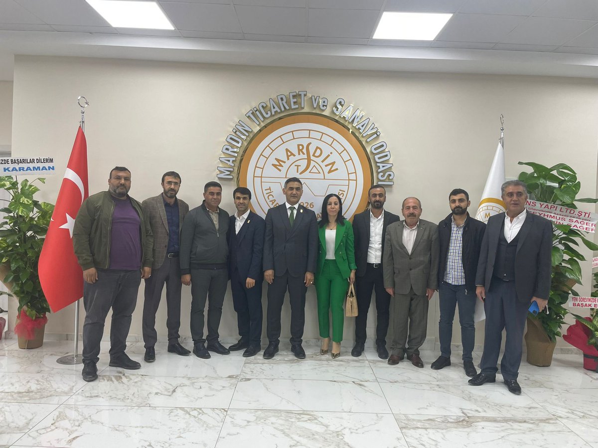 SedatEge14's tweet photo. Mardin ticaret ve sanayi odası başkanlığına seçilen sn.@HatipCelik47 hayırlı olsun ziyaretinde bulunduk.@zeynel_abidin__ @mbromioglu @avukatilyas47 @faysalATILGAN @OzaydNalan https://t.co/7LHaSF1R97