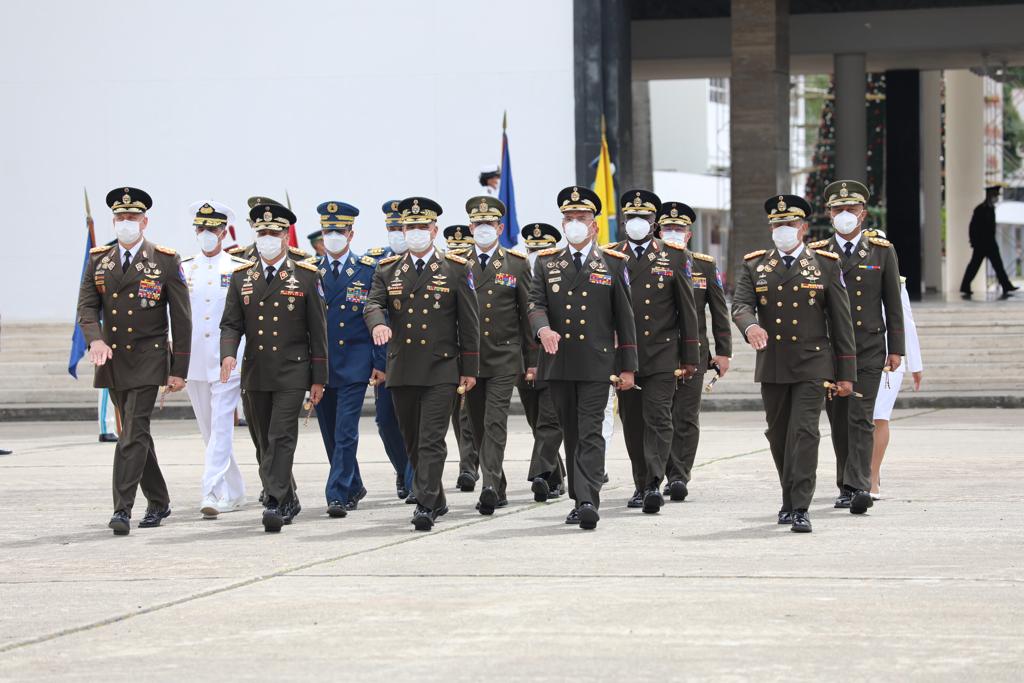 ServiciosMPPDVe's tweet photo. ¡QUE VIVA NUESTRA JUVENTUD MILITAR!
Hoy los Cadetes de la #FANB  reciben orgullosamente e espadin del Gran Mariscal de Ayacucho de parte de nuestro Ministro GJ @vladimirpadrino
¡Honor y lealtad! 🇻🇪

#AlcaAlCarajo
.@PrensaFANB https://t.co/vCb5tHZZCa