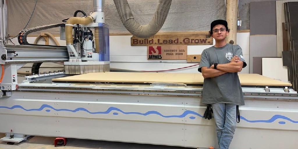 CNMsuncats's tweet photo. “Coming straight out of college and getting a dream job with a great company is honestly surreal... I am beyond thankful and happy.” Angel Sital on his journey from #CNM #carpentry student to full-time employee at the @JaynesCorp! 

Read the story at: https://t.co/u7bf64JSno https://t.co/iJmPS6sNvT