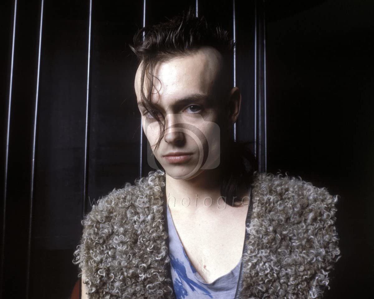 GeorgiosMasman2's tweet photo. #Remembering #MatthewAshman (3 November 1960 – 21 November 1995) guitarist with #AdamandtheAnts and #BowWowWow He died at age 35 after lapsing into a coma due to complications arising from diabetes in 1995.
#NewWave https://t.co/CrbxVm1chb