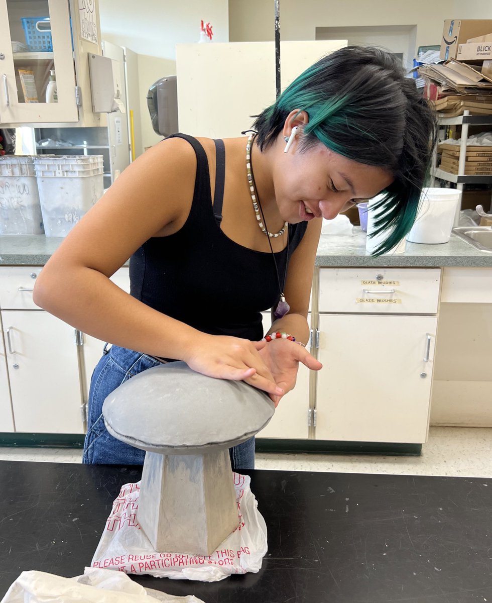 ramseyhsart's tweet photo. Advanced ceramics students continue to work on their clay lanterns #cermics #highschoolart #lantern https://t.co/wFqVKkNPLo