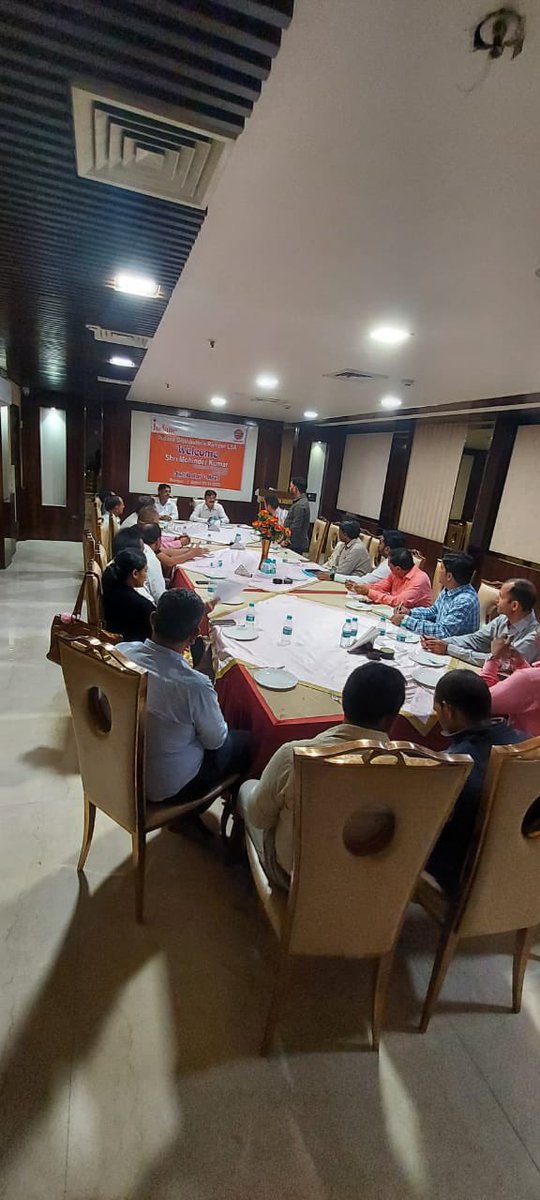 ao_ioc's tweet photo. Structured Meet with Rampur LPG Sales Area INDANE distributors by DLSH, Bareilly Indane DO. Energising the channel partners to take marketing at #levelNEXT @IndianOilcl @ChairmanIOCL @DirMktg_iocl @ioclupso2 @EDLPGIOCL @raj_dube https://t.co/ye8p9xcCDF