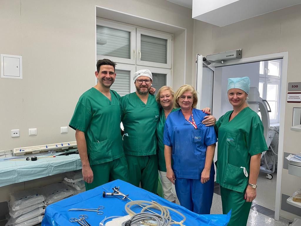 filipurology's tweet photo. Its unbelievable that in Poland are EndoTeachers like this!Great respect to @olejnik_raf who travelled through half Poland to supervise us during first Enucleations! Anatomical enucleation is always better and You have equipment to do it - just go to @klinikanova and see BiLEP https://t.co/xgtSGE9aT8