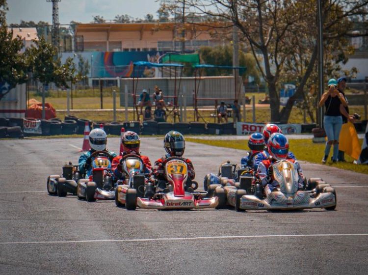 Alesama46's tweet photo. Agradecido con mi papá a
Betto Racing por todo el trabajo durante el año,
a Pajarito (Victor) y toda la gente que siempre estuvo
en el aguante durante mi primer año en Senior!🙏🏻❤️

Aún queda el último desafío del año…
Nos vemos en las Grand Finals 2022 de Portimão!🇵🇹 https://t.co/nWy6urir00