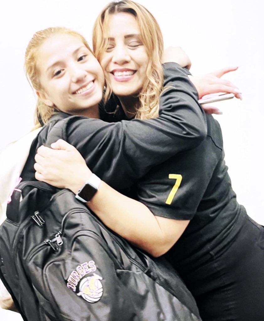 lizzetteee07's tweet photo. Safe travels to you and the team!! Good luck, make memories, I love yoU #AreaGame #volleyball #Burges https://t.co/KcptJ5Zo5e