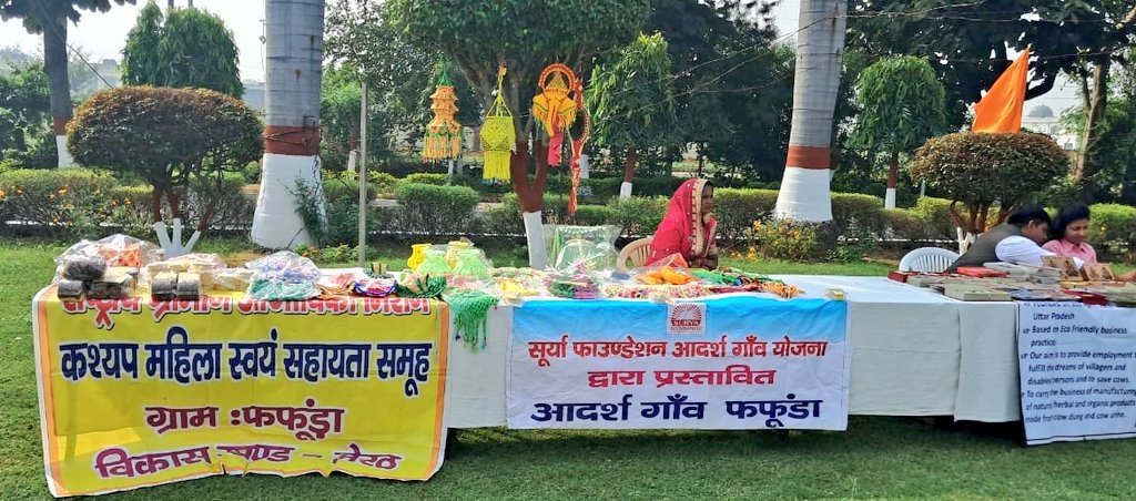 suryafnd's tweet photo. केंद्रीय गोवंश अनुसंधान परिषद मेरठ के 36वें स्थापना दिवस पर आयोजित कार्यक्रम में फफूंडा, गगोल और लोटी गाँव के लगभग 150 किसानों ने भाग लिया। जिसमें कृषि वैज्ञानिकों ने पशु उत्पादकता बढ़ाने के बारे में बताया और किसानों की जागरूकता तथा लाभ के लिए प्रदर्शनी एवं स्टॉल भी लगाए गए। https://t.co/wo38mTrw24