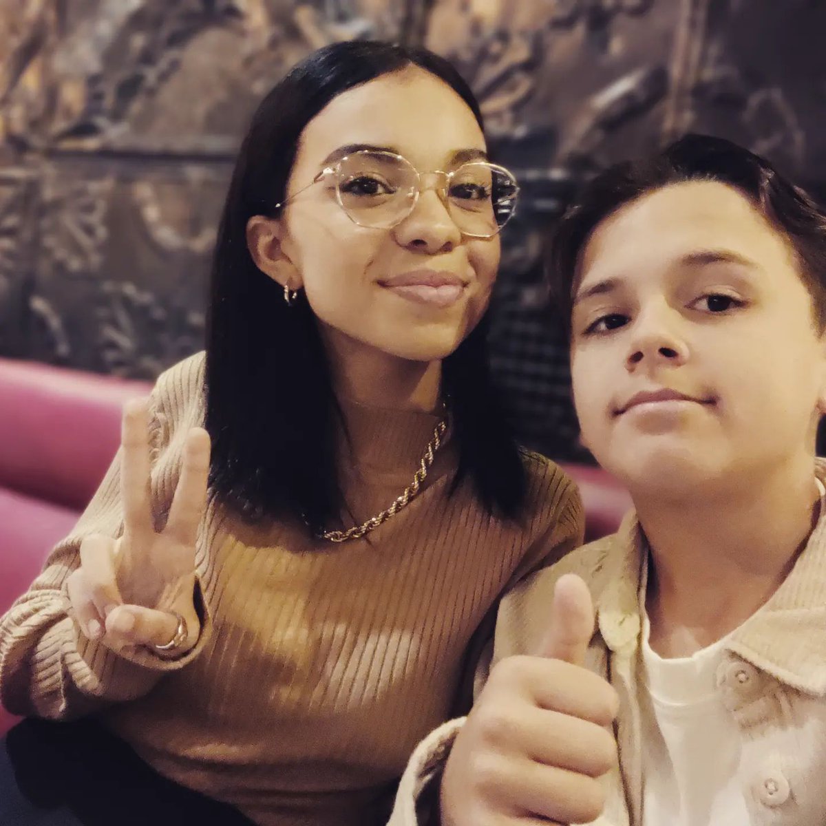 PaceTimeo's tweet photo. Petit séjour à Paris pour voir ma maman @CharlottePfleur à l'@OLYMPIAHALL avec le @CollectifMetis ! C'était un super moment💖💖.

J'ai eu la chance de pouvoir revoir ma Sanaa et de visiter un peu plus la ville.

et aussi... de manger des sushiiiiiis !!!😍 https://t.co/5Rh5qOoxVb