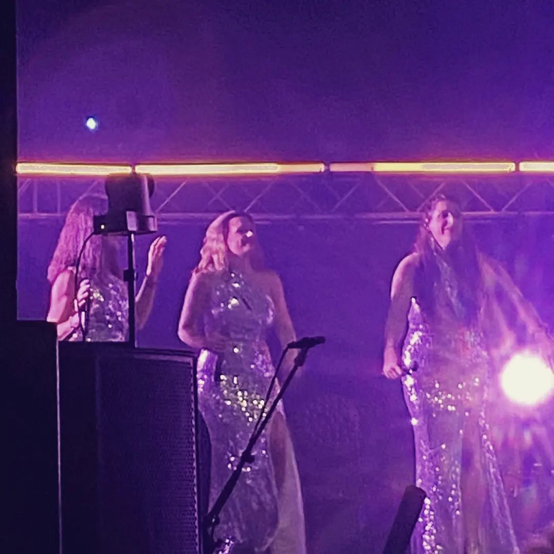 PaceTimeo's tweet photo. Petit séjour à Paris pour voir ma maman @CharlottePfleur à l'@OLYMPIAHALL avec le @CollectifMetis ! C'était un super moment💖💖.

J'ai eu la chance de pouvoir revoir ma Sanaa et de visiter un peu plus la ville.

et aussi... de manger des sushiiiiiis !!!😍 https://t.co/5Rh5qOoxVb