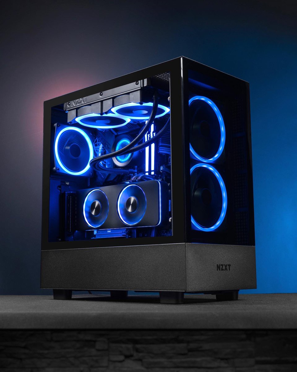 mr_matt_lee's tweet photo. What happens when you combine @NZXT with @intel? INZXTEL 💙 Introducing my latest build featuring the H5 Elite and ARC A770!

👇 Watch the build video 
https://t.co/nUiyoWC5o7

👇 More pics and info 
https://t.co/X7XR1fXRzF

#nzxt #intel #intelarc #nzxtsetups #gamingpc https://t.co/JzyWwqW895