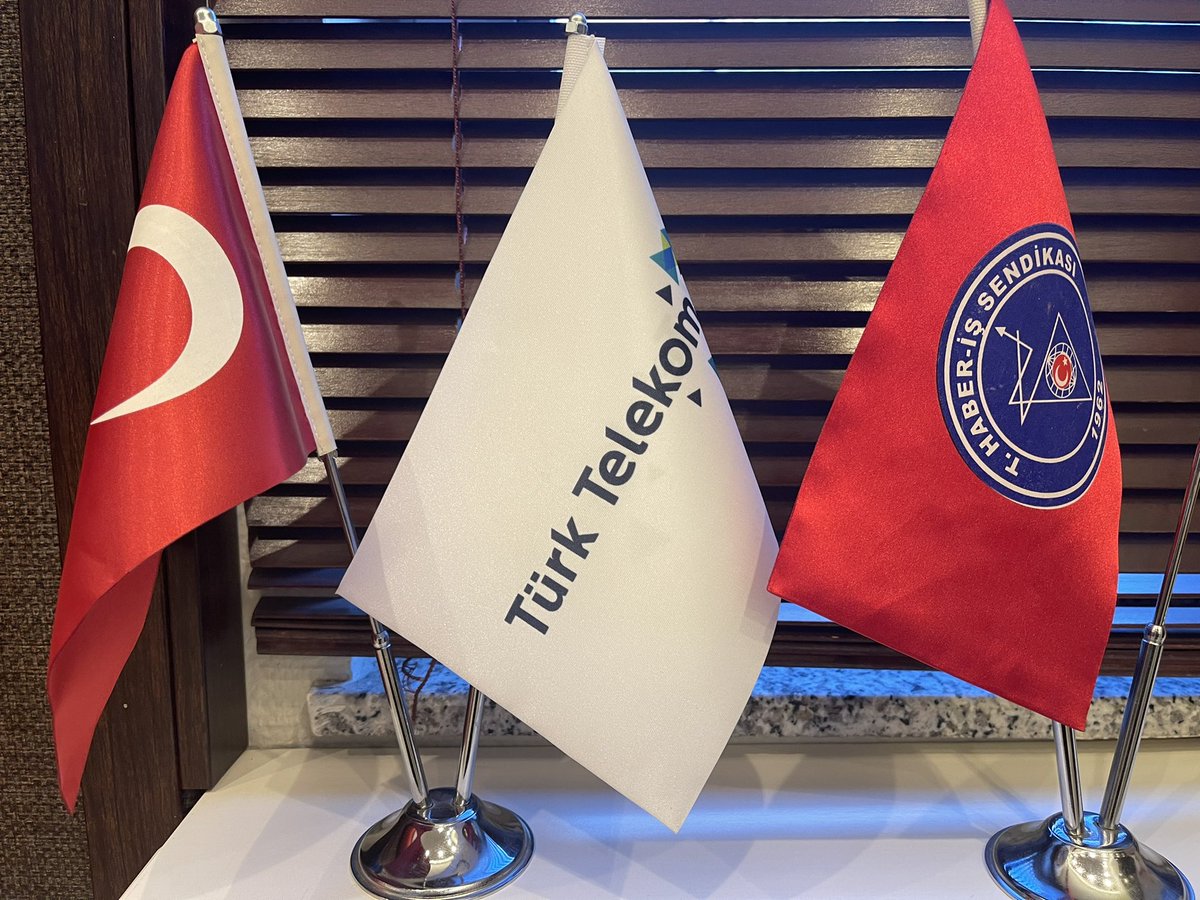 Türk Telekom’da çalışan değerli kardeşlerim 3 yıllık banka promosyon üçretleri ( TİS 120 MADDE ) Akbank İle anlaşma sağlandı peşin 18.250 TL 15 Kasım tarihinde hesaplarınıza yatacak hayırlı olsun. @turkiskonf @TurkTelekom @TurkiyeHaberis @umitonaltr