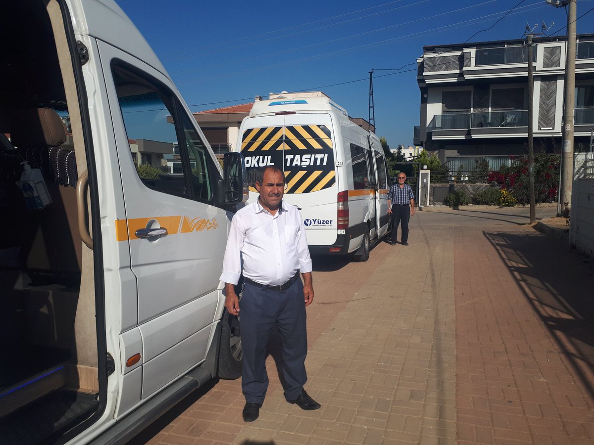 Guzelbahce_MEM's tweet photo. Yaşar  Eğitim ve Kültür Vakfı Özel Eğitim Uygulama Okulu Taşımalı servis araçları denetlendi. İlçe Milli Eğitim Müdürümüz Murat Çevik'in de katıldığı denetimde servis araçlarının uygunluğu kontrol edildi.@izmir_ilmem @guzelbahcekay @MuratCevik5845 https://t.co/TK3xSmlYDW