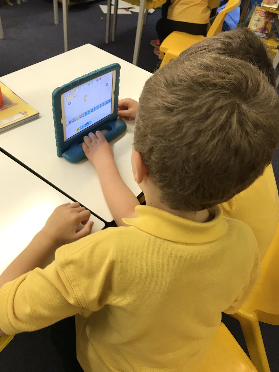 elmclasshh's tweet photo. This week, we begun our new topic on programming. We explored how to sequence blocks to get an object to move using Scratch Jr. #HighHamComputing https://t.co/yrCVKzyRFy