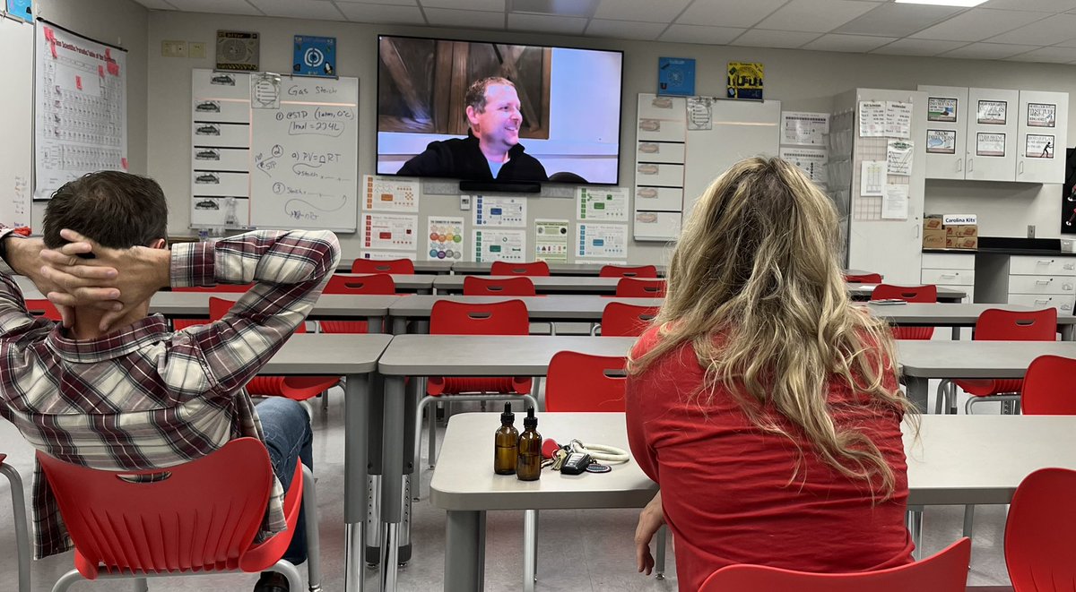 utt_oh's tweet photo. When your principal adds a clap-track for his @FallonTonight Friday thank you notes 😂🤣 #soproud #bestboss @thebotty #funnyteacherfriday https://t.co/Ap8jqk1b16