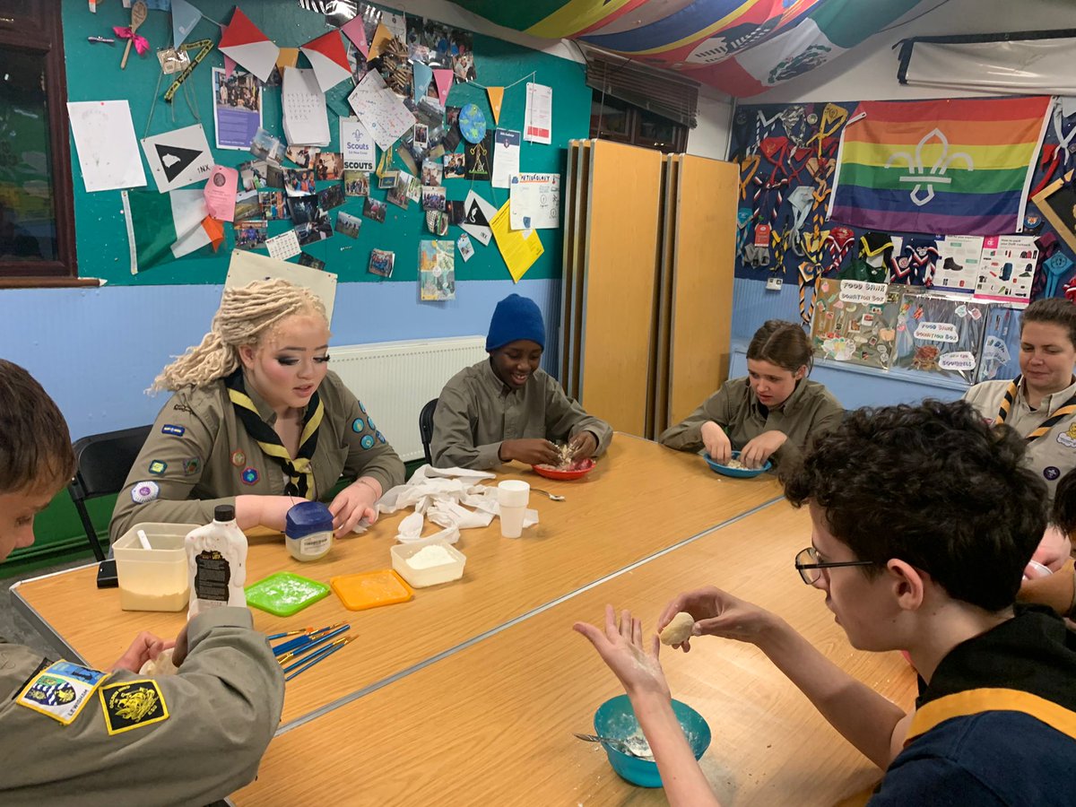 GoldenHindESU's tweet photo. Our programme is shaped by Explorers, so last night Precious shared her hobby with us - special effects make up! We used very simple ingredients to make prosthetic cuts and next week we'll learn how to apply them. #YouShape #YouShapeAward #SkillsForLife @scouts @LewishamScouts https://t.co/2RQ3dwjYFX