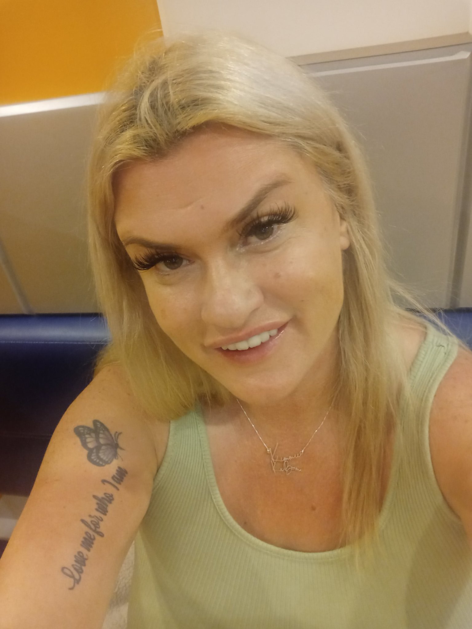 1 pic. Early bird gets the worms...🐦 🍆 😂 #travelingmodel #KIMMIEKABOOM #kaboomchick https://t.co/w0STBPtuoJ https://t.co/9pIsurgY0O