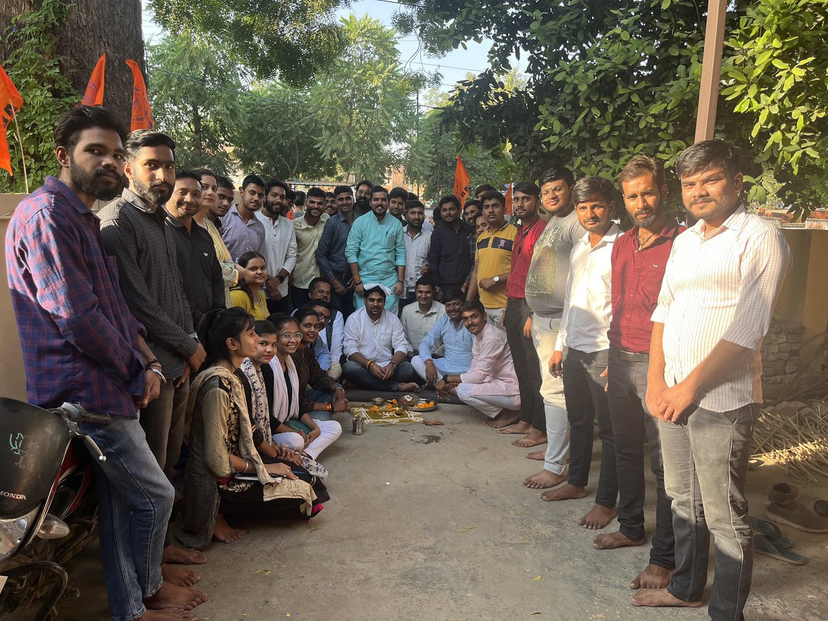 ABVPMB's tweet photo. ग्वालियर में संपन्न होने जा रहे प्रांत अधिवेशन के निमित्त आज अधिवेशन कार्यालय का उद्घाटन अभाविप के राष्ट्रीय मंत्री श्री @GajendraSTomar जी एवं अधिवेशन स्वागत समिति के सचिव श्री रविंद्र चौहान जी द्वारा किया गया। https://t.co/CEOPrhd0IH