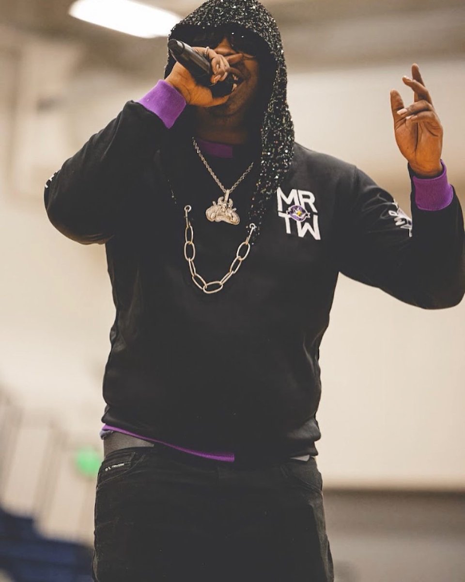 DenverDynasty2's tweet photo. Thank you Absolute Music Group for coming to perform at our game!💯🔥

@coloradomyrical @babydyzz @officialkswift 

 Best hip hop coming out the BOX!🙌🏾🏆
Appreciate you supporting us!💜💜💜💜

WE ARE COLORADO!🔥🔥🔥

📸📸 via @trentonwoldphotography @five12ventures @big_dub_media https://t.co/cDLmXw8a1T