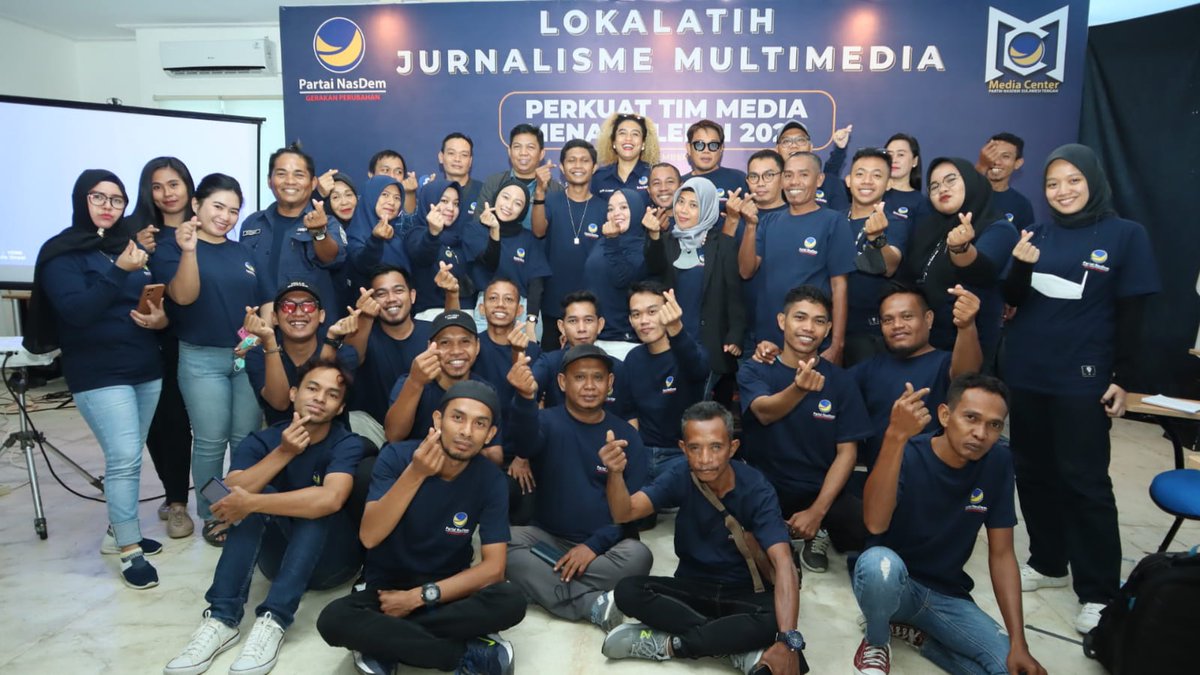 Camo8866's tweet photo. Sharing ilmu &amp; pgalaman dgn kaka Olvah Alhamid ttg politik &amp; keragaman Indonesia. Tak lupa jg berbagi tips bermedsos yg sehat dan edukatif. 

#NasDemBersamaRakyat 
#PartaiNasdem 
#nasdem 
#menanglebih2024 https://t.co/l3nF8DDPVe