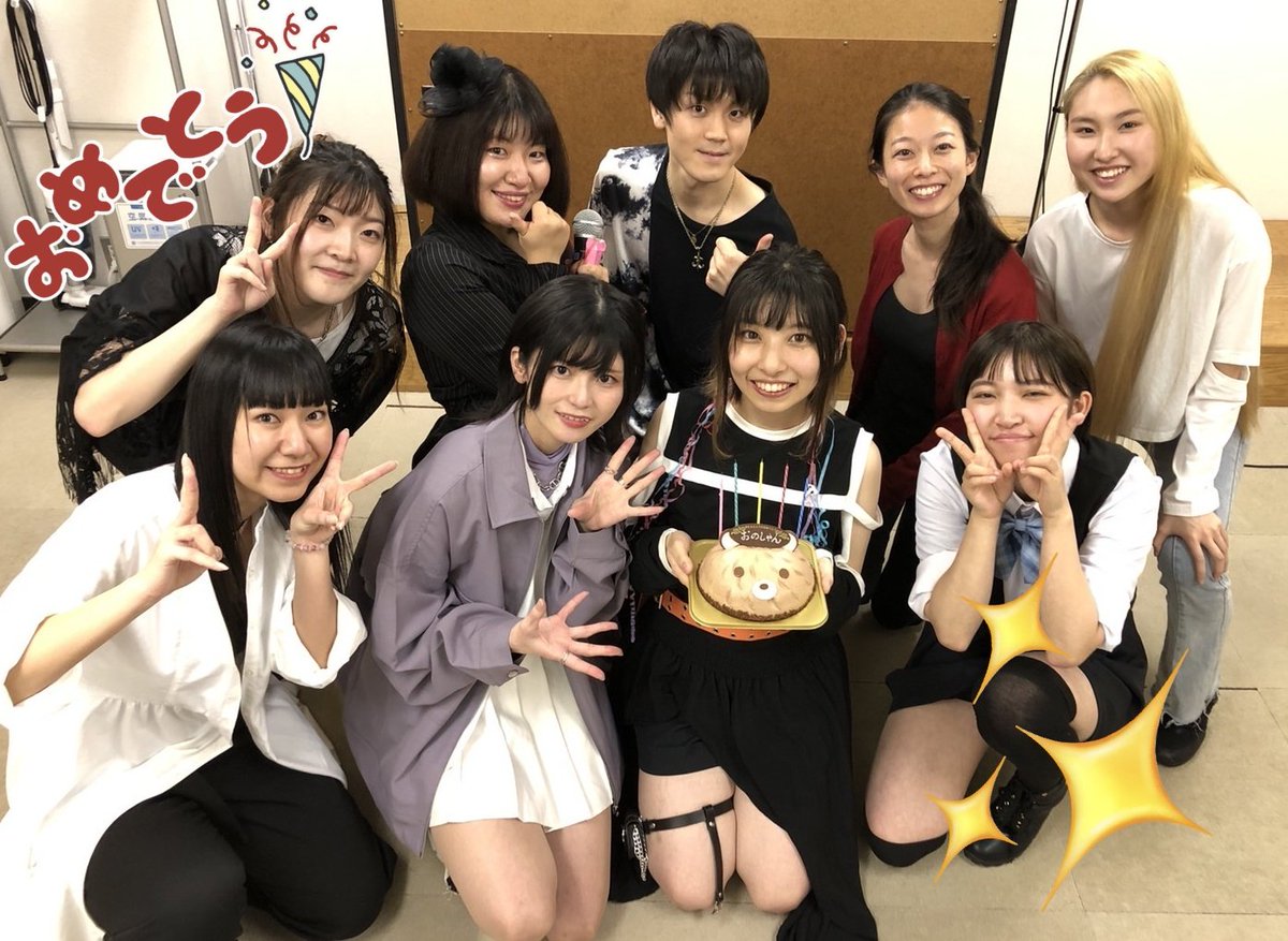 runiloveme's tweet photo. 明日のライブのゲネおしまいしました!
今日お誕生日の小野しゃん(@skyso27)へのサプライズも大成功だったので、明日のライブも大成功間違いなし~!
お楽しみに✨✨✨
チケットは当日でも購入可能デス!!!
⚠️コンビニ払いは本日23時まで
https://t.co/L1K53jLYu1
#SSP3 #配信ライブ #声優 https://t.co/bbrPzygUJO