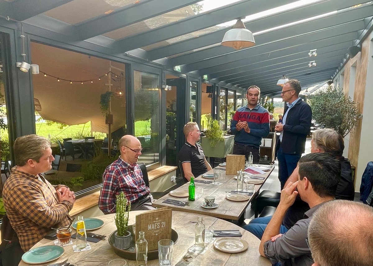 Melkveehouder Kees Peeters is de winnaar van de Dutch Dairy Challenge 2021. Vorige week was de inspiratielunch. Er werden inspirerende gesprekken gevoerd en gespard over mogelijke uitwerking van Kees’ idee. Lees meer over Kees en de DDC 2023: crossroadslimburg.com/inspiratielunc…