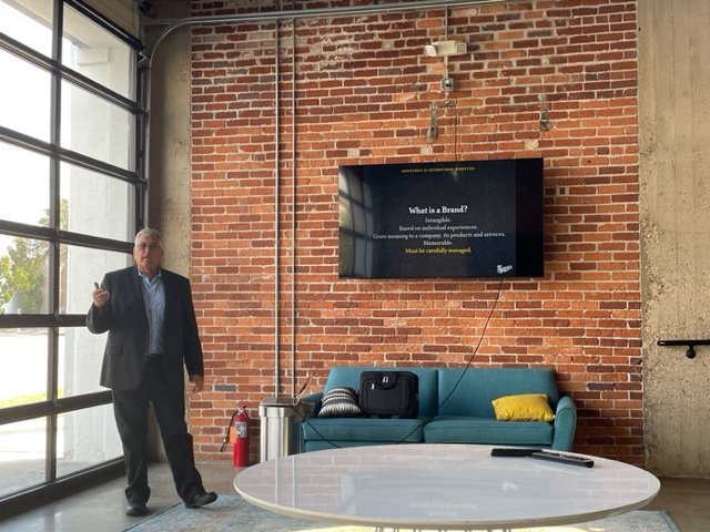jaxama's tweet photo. Thank you to Jeffrey Spear for a great presentation yesterday! We learned about branding, working strategically, global considerations, and heard some fun stories from Jeff's travels. 

#marketing #networking #AMAJax https://t.co/5lb0Ti88Xv