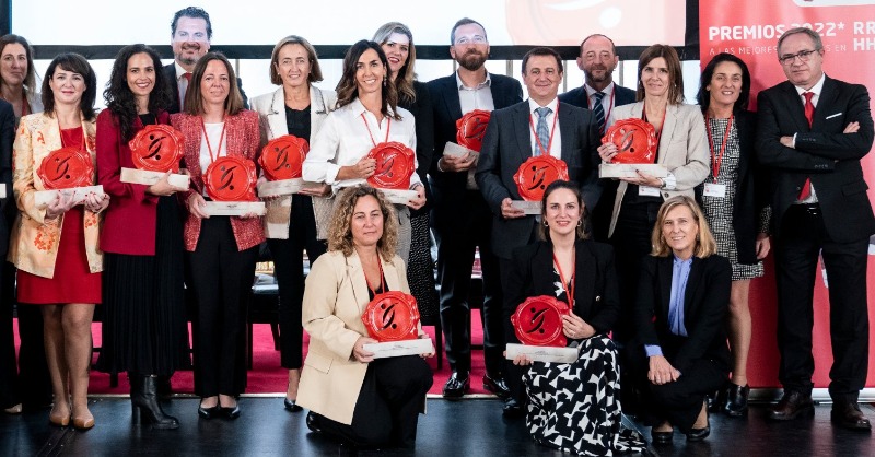 WeAreAltia's tweet photo. #AltiaDigitalHub, nuestro programa desarrollado para potenciar el #talento y cambiar la forma de entender la #tecnología, ha sido premiado en la categoría de Atracción e Integración del Talento de la XIII edición de los Premios Cegos 🙌
#SomosAltia #PremiosCegosconEyT @cegos_ES