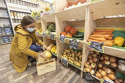 AngersMetropole's tweet image. Pendant 6 mois, de janvier à juin 2023, 150 foyers d&apos;Angers Loire Métropole seront accompagnés pour réduire le poids de leur poubelle, pour la deuxième édition du défi &quot;zéro déchet&quot;. Les inscriptions sont ouvertes, jusqu&apos;au 9 décembre. #angersmetropole angersloiremetropole.fr/medias/64394-d…