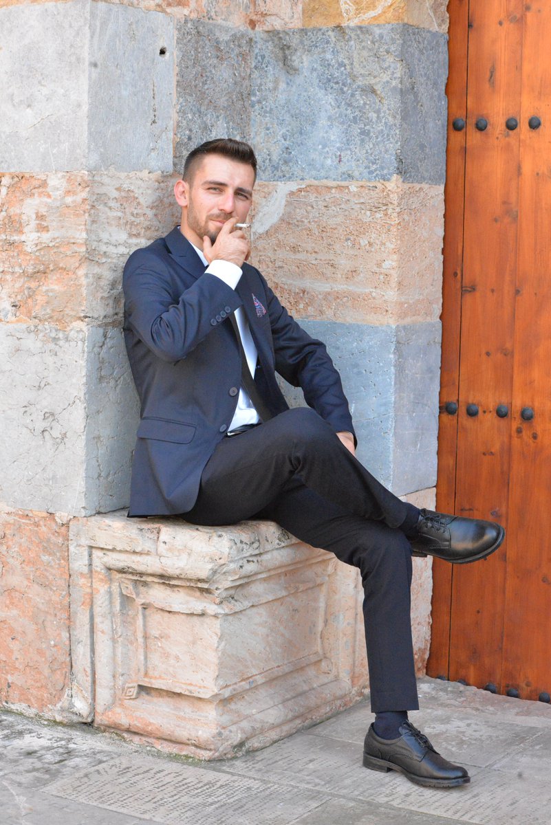 o kadar borçla nasıl evlendim pozu