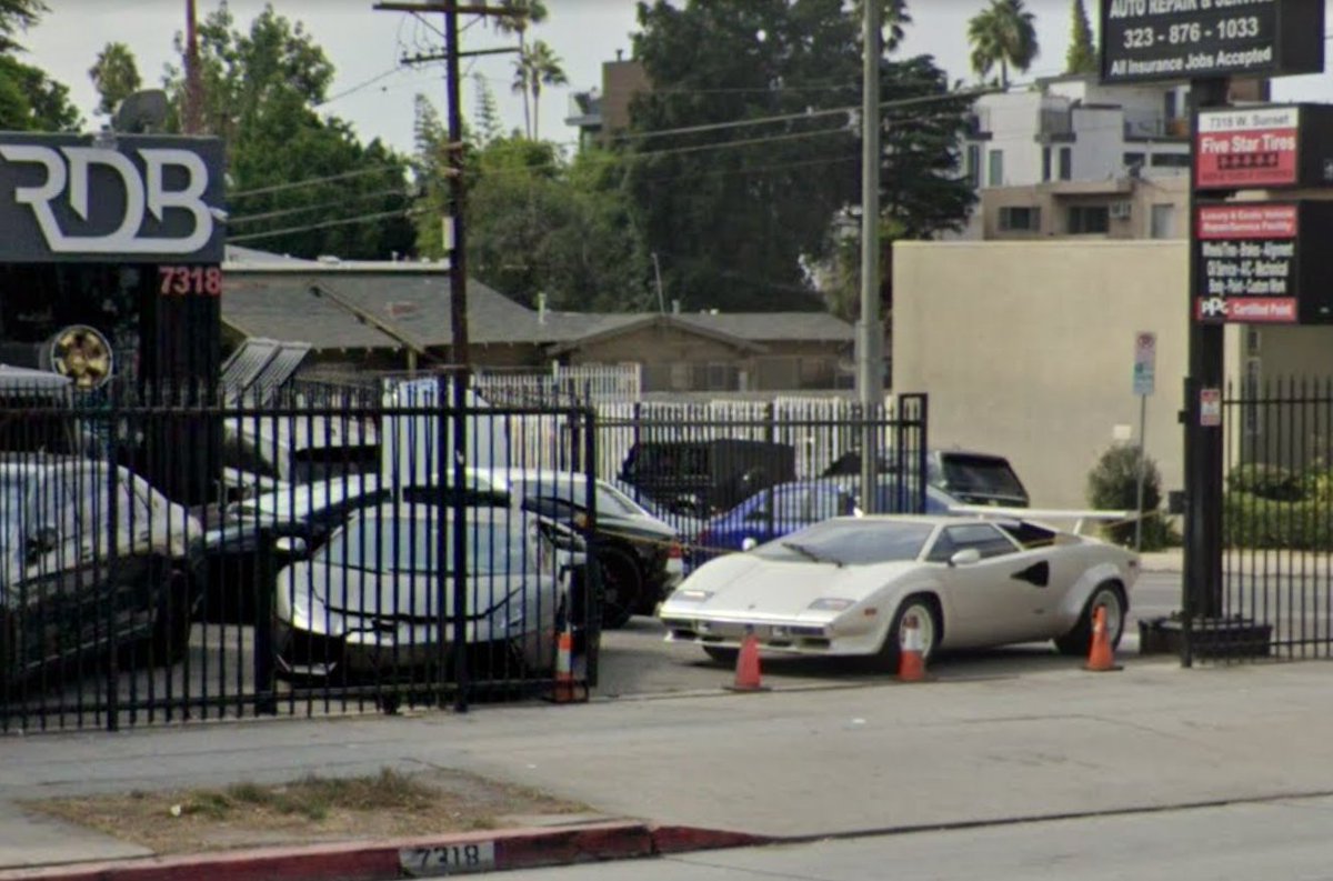 Cars_SV's tweet photo. This is the old RDBLA headquarters, and there's a few gems on the archives from there. This beautiful Lamborghini Countach is in much better shape than the Aventador next to it
Los Angeles, California, USA - #SV_Supercars #SV_Classics https://t.co/rkdxx3hyFz