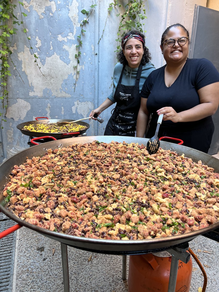 CED welcomes the EDSD cohort with a delicious ‘Feijao tropeiro’ 🇧🇷 and ‘altar de muertos’ 🇲🇽 in honor of our beloved Jim Vaupel. 
Thanks Carlos Félix  <a href="/_JuliaCalazans_/">Júlia Calazans</a>  @fortesdelena.