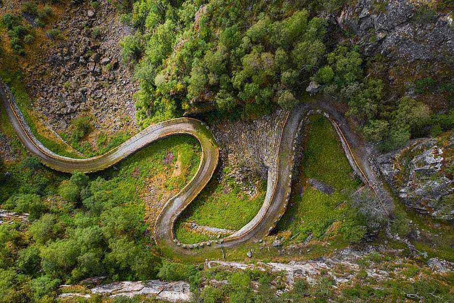 elusive_moose's tweet photo. Wow 😍 Snaking its way between the mountains... A bird's eye view of the old Kongevegen over Filefjell. Photo Moe Eriksen #Norway https://t.co/y7BqbM89mj