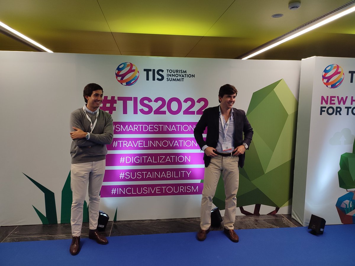 Le Room Service tweet media