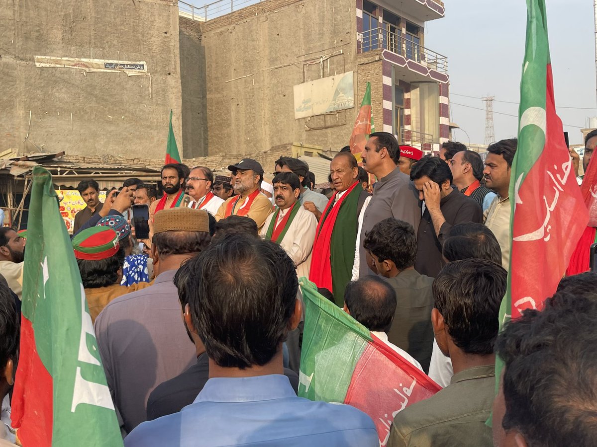فخرِکوریجگان خواجہ قطب فرید کوریجہ سائیں کے ساتھ
قائد محترم عمران خان کی محبت میں خان بیلہ شریف میں احتجاج 
#عمران_خان_ہماری_ریڈ_لاین_ہے 
#liaqatpur 
#Qutobfareedkorejasain 
#MPAAMIRNAWAZ