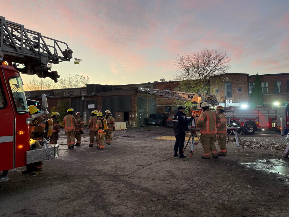 Joe Lofaro (@giuseppelo) on Twitter photo Montreal police are investigating more than two dozen car fires throughout the city since Wednesday night.
These are pics of 12 cars that were torched in Lachine overnight. (📸<a href="/MGilmourCTV/">Matt Gilmour</a>)
Details: montreal.ctvnews.ca/montreal-polic… Montreal police are investigating more than two dozen car fires throughout the city since Wednesday night.
These are pics of 12 cars that were torched in Lachine overnight. (📸<a href="/MGilmourCTV/">Matt Gilmour</a>)
Details: montreal.ctvnews.ca/montreal-polic…